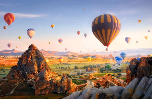 1702888100125708.jpg hot-air-balloons-flying-at-sunset-cappadocia-turkey-picture-id1164258121.jpg